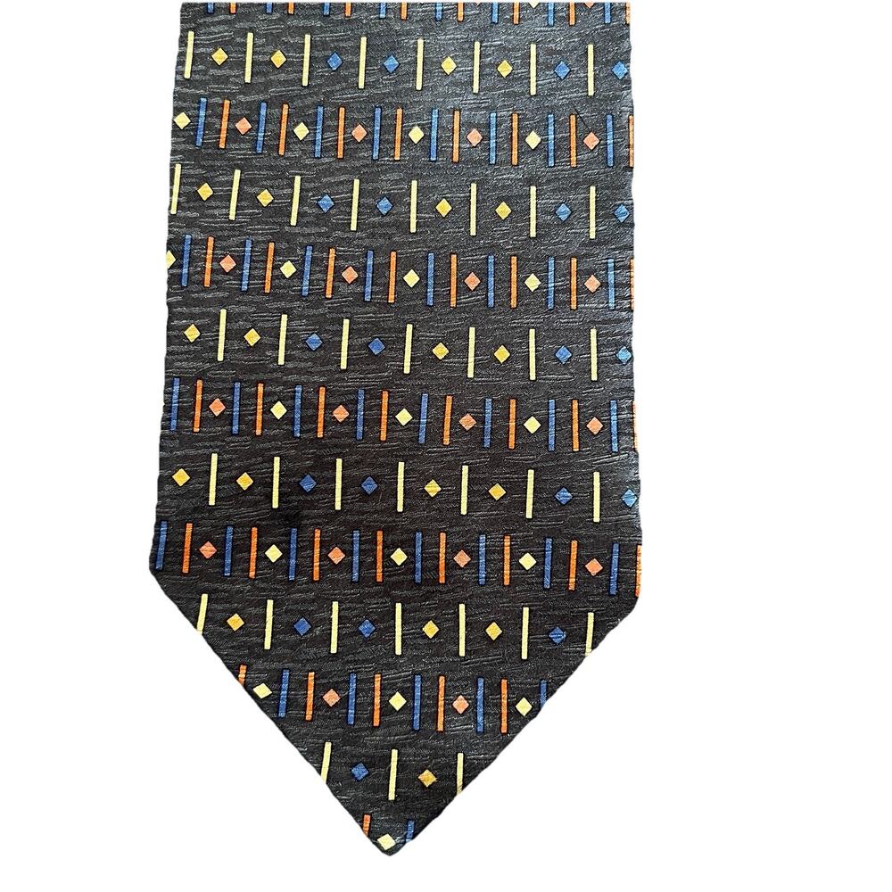 DANIEL HECHTER - GEOMETRIC PATTERN - VINTAGE - MADE IN USA - 100% SILK NECK TIE!